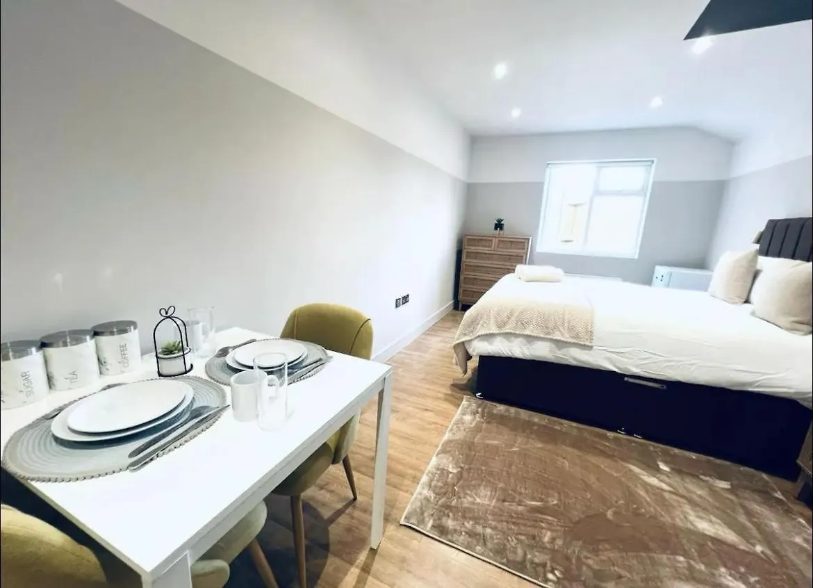 London South Charming Ensuite Look Like Hotel Designer Room
