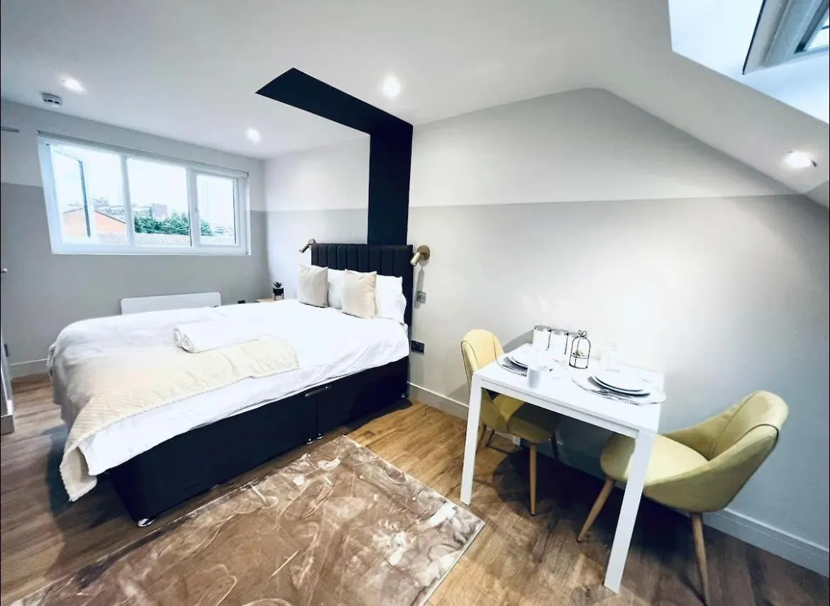 London South Charming Ensuite Look Like Hotel Designer Room