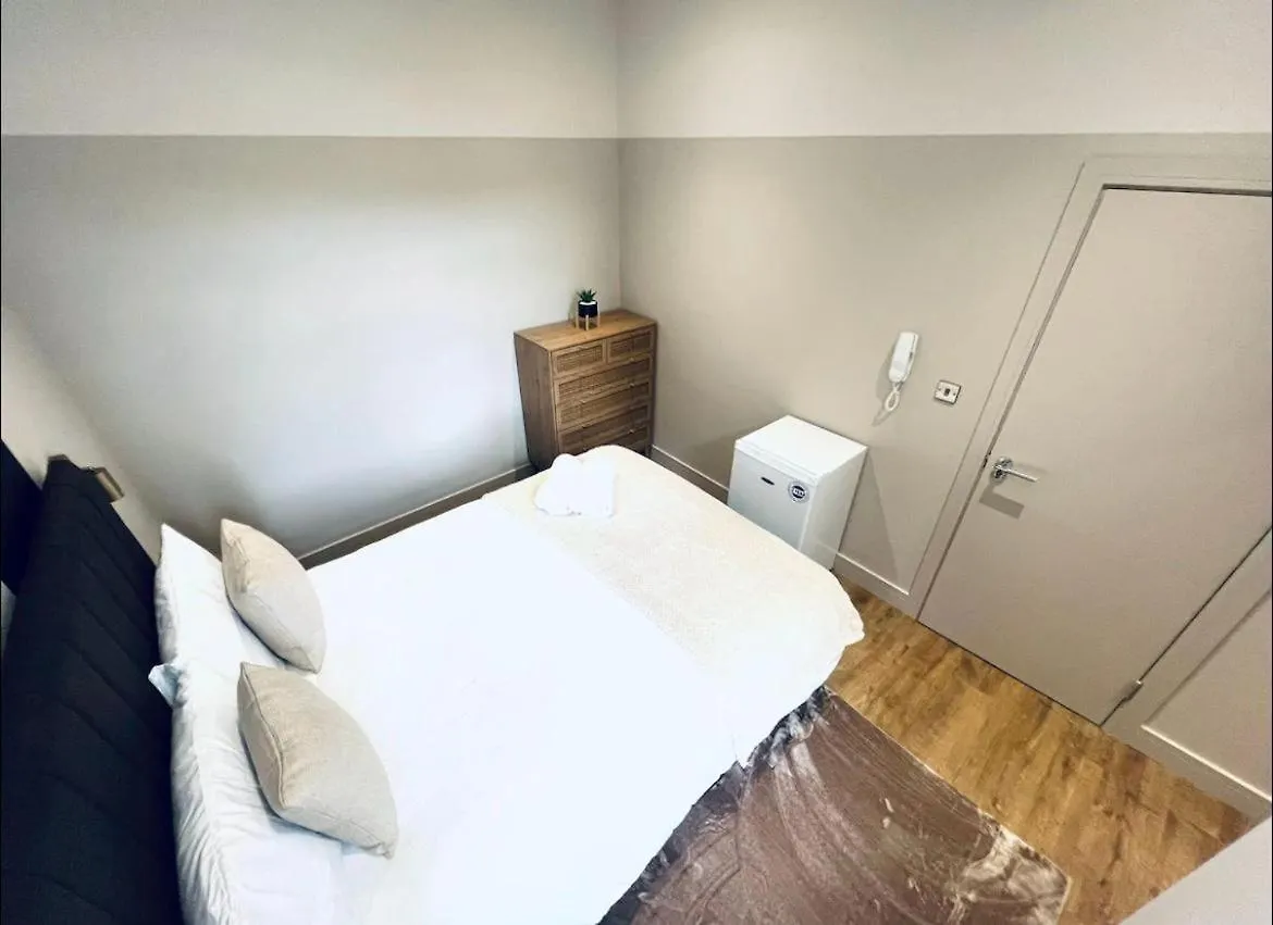 London South Charming Ensuite Look Like Hotel Designer Room