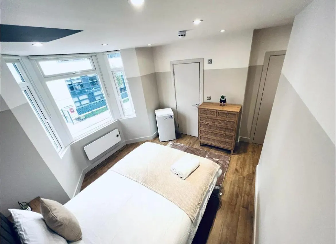London South Charming Ensuite Look Like Hotel Designer Room