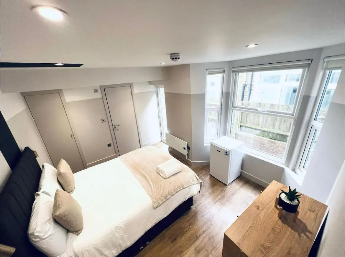 London South Charming Ensuite Look Like Hotel Designer Room