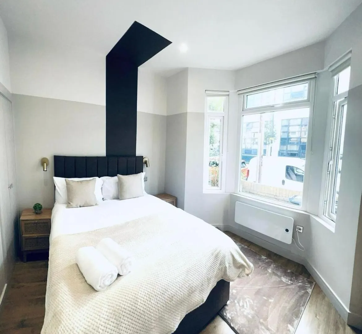 Aparthotel London South Charming Ensuite Look Like Hotel Designer Room