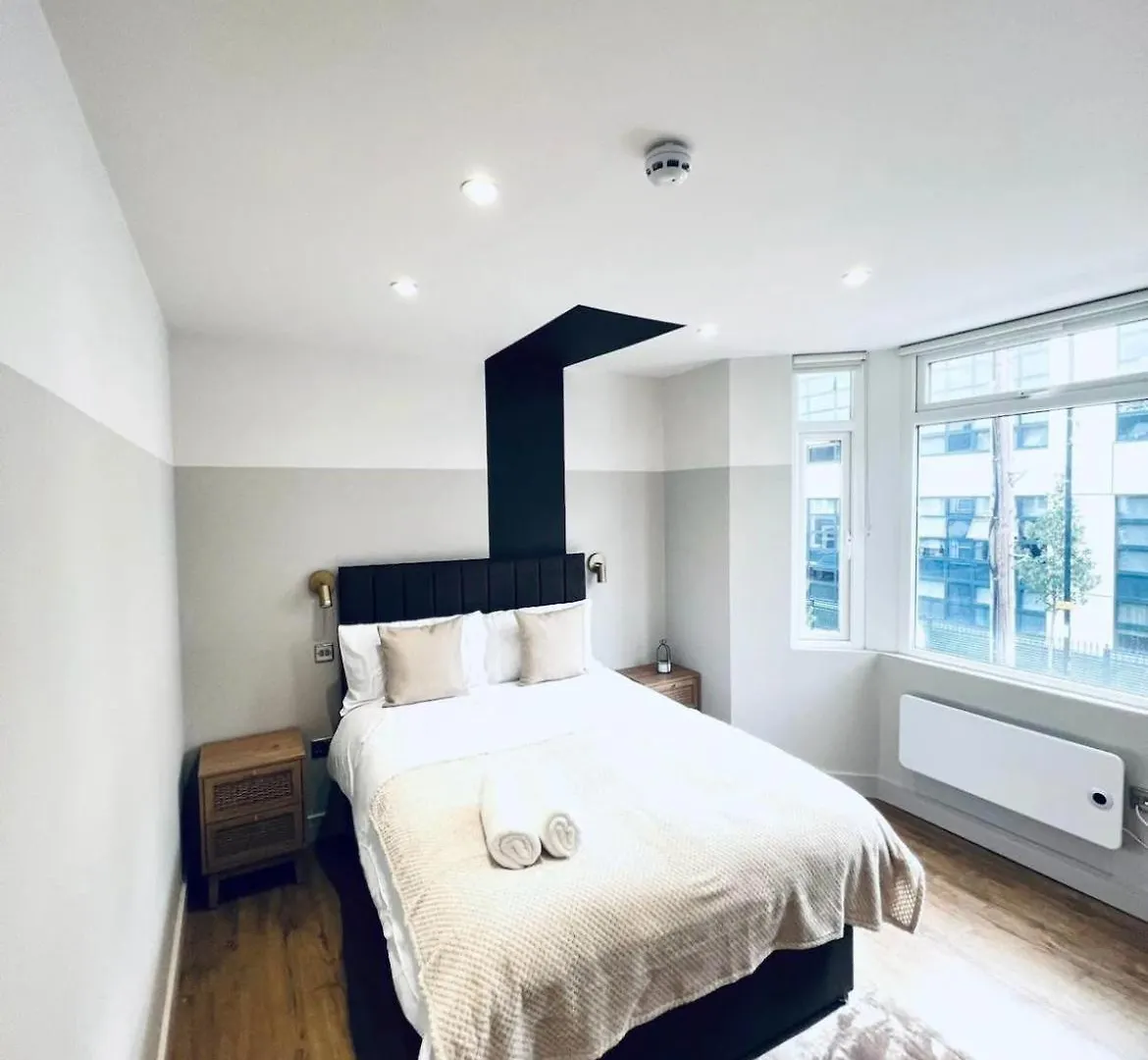 London South Charming Ensuite Look Like Hotel Designer Room