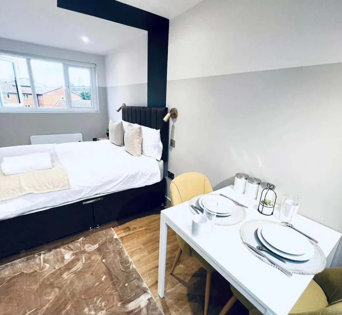 London South Charming Ensuite Look Like Hotel Designer Room