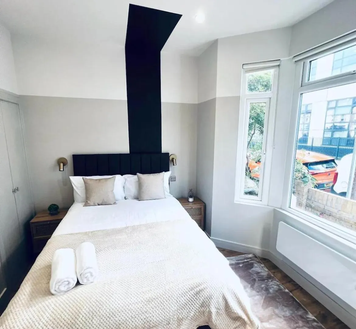 Aparthotel London South Charming Ensuite Look Like Hotel Designer Room
